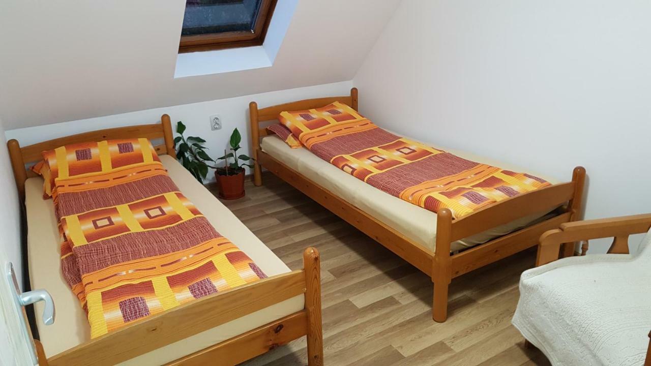 Rita Vendeghaz Lägenhet Ciumani Exteriör bild